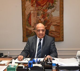 الدكتور